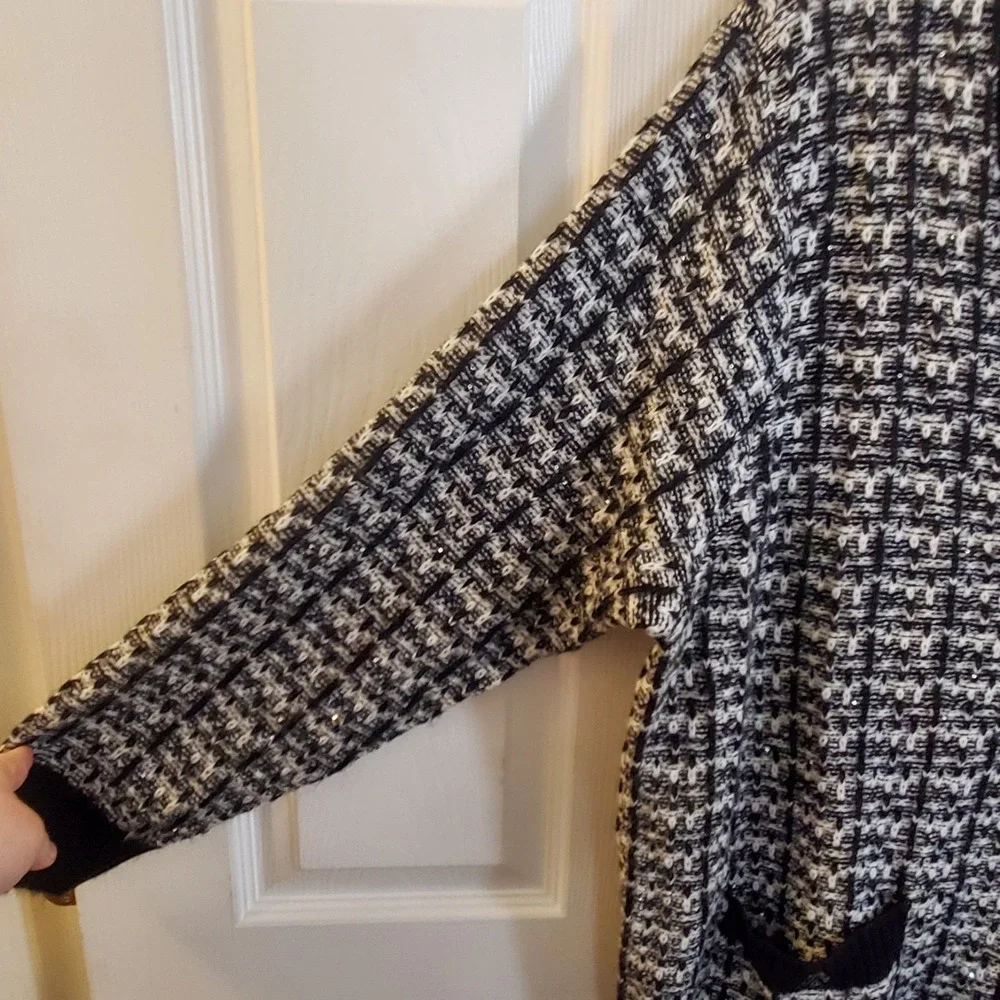 Torrid sz 2 chunky boyfriend cardigan v-neck sweater NWT sequins black/white‎